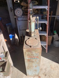 35  Gallon Manual Oil Pump