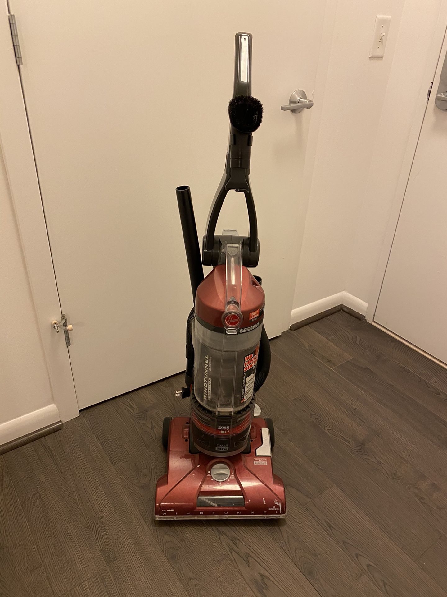 Hoover vacuum cleaner- no pets- super clean