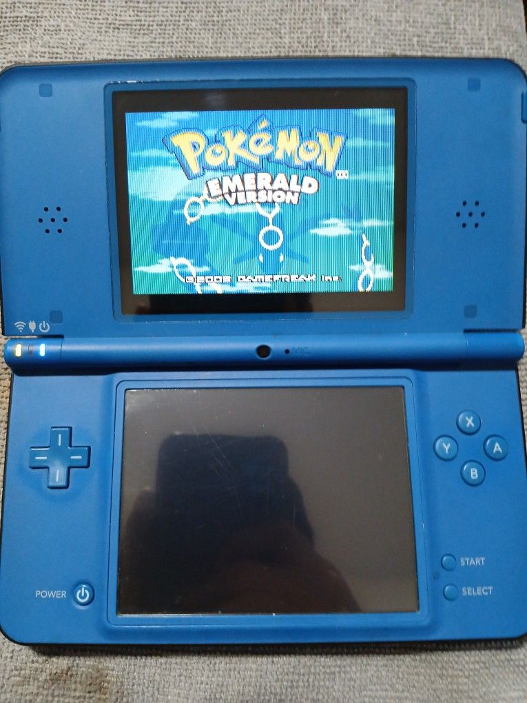 Nintendo DSi XL 