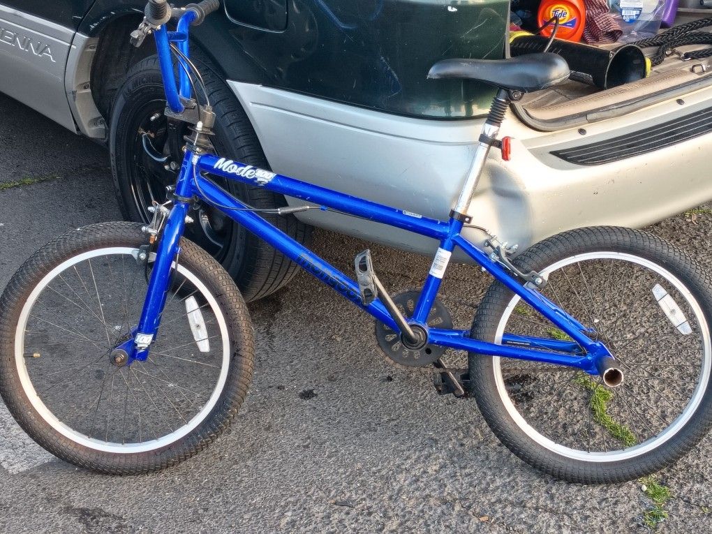 20"Mongoose Freestyle BMX With Pegs On The back Rim