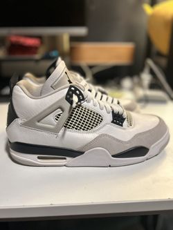 Jordan 4 Military Blacks Size 9.5