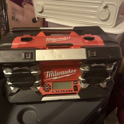 Milwaukee radio, no Bluetooth