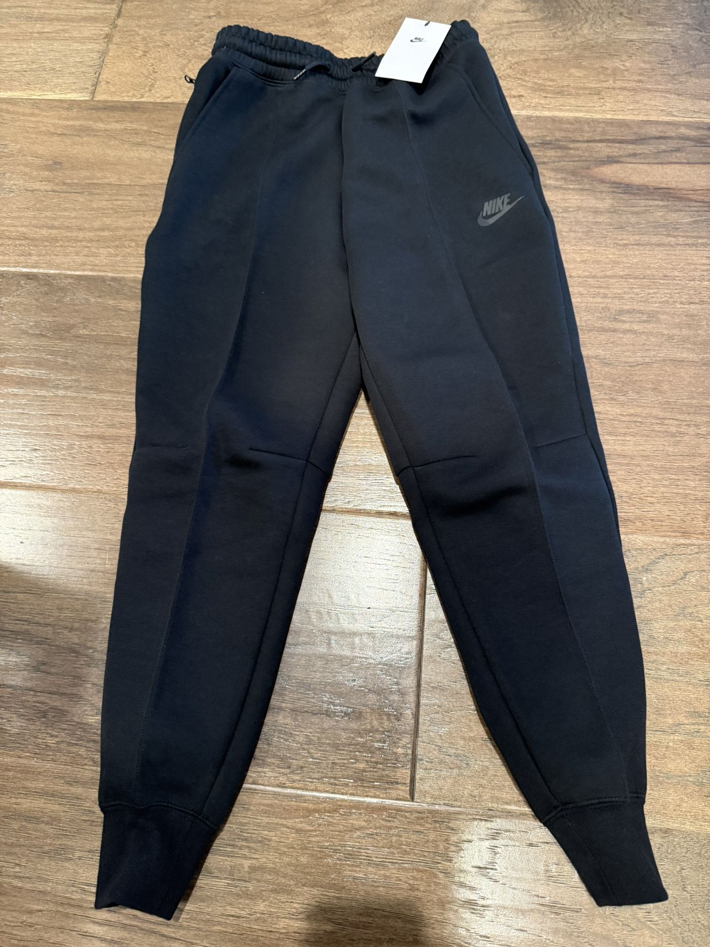 Nike Tech Joggers - Kids Medium