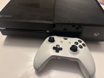 Xbox one console with white controller