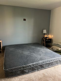 Need to Sell by 8/13!! King Hybrid Mattress