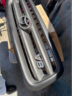 2001- 2005 Toyota sequoia grill oem