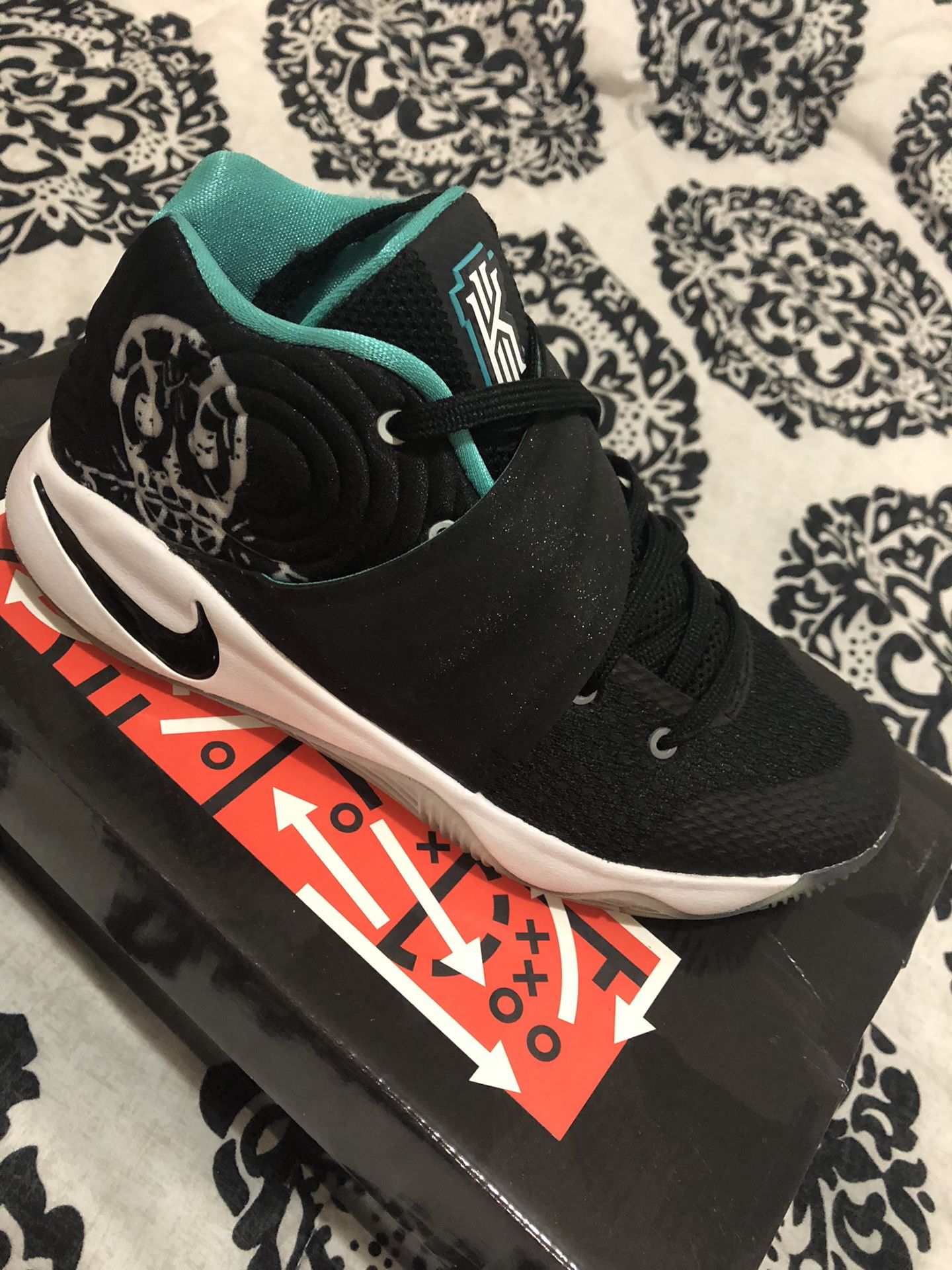 Kyrie 2’s Size 2y *Great Condition* Size 2y