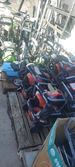 22 electric pressure washers from 1900psi-2300 psi with extra pallet of accessories all for $1,000