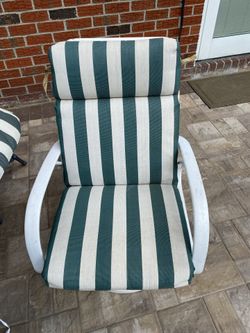 Green & White Puffed Cushion