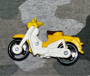 Hot Wheels Yellow Honda Super Cub Kids Model Diecast Bike Car HW Moto  1:64