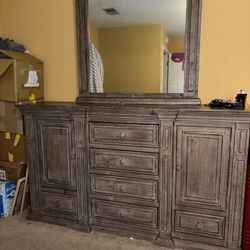 Queen size Bedroom Set W/Adjustable Headboard (OBO) 
