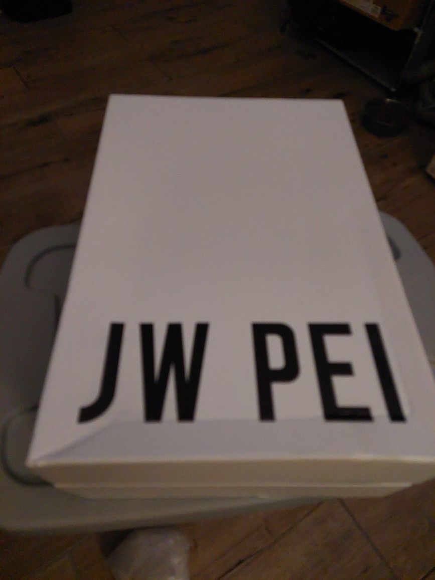 JW PEI Womans Hand Bag