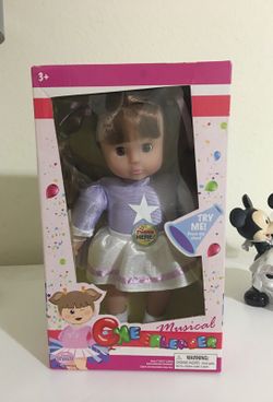 Cheerleader singing doll
