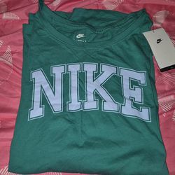 Womens  nike shirt 3x new