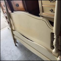 🎁BEAUTIFUL FULL SIZE VINTAGE BED FRAME-🎁