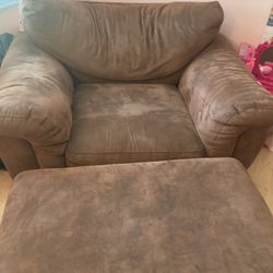 Oversized Brown Chair. Free