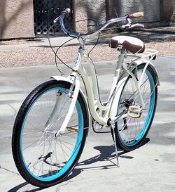Schwinn Women's  beach cruiser bike size 26 7 speed