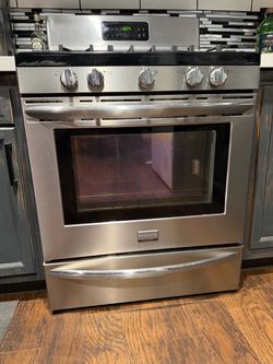 Oven and microwave combo