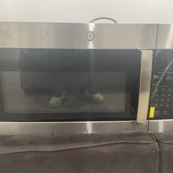 Microwave for sale for Sale in Queens, NY - OfferUp