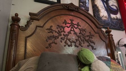 Beautiful handcrafted 🪵 oak headboard