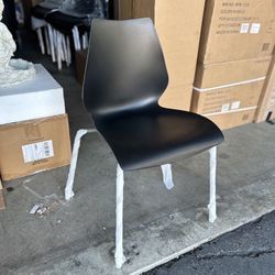 5 Pack Flash Furniture Plastic Stackable Chair in Black