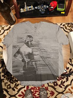 Marc Ecko "Lucy" Gray Graphic V-Neck T-Shirt 3XL
