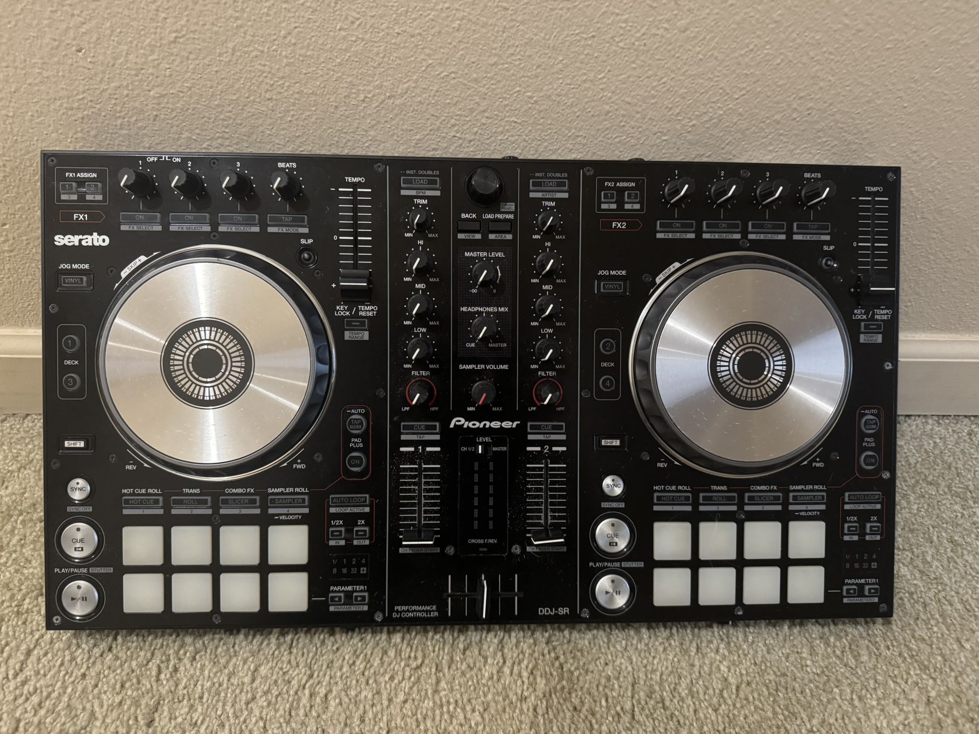 Pioneer DDJ-SR Serato Controller