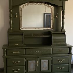 Dresser And Hutch 