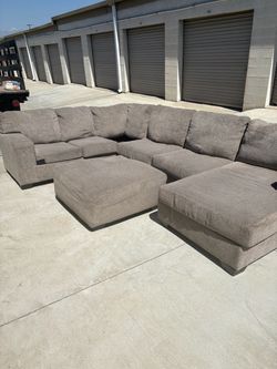 Couch/beds/micorwave