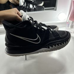 Kyrie 7 EP basketball shoes 