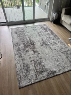 5’ x 7.5’ Area Rug – Excellent Condition