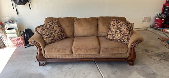 Classic Oversized Brown Fabric Sofa with Rolled Arms & Decorative Pillows