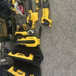 Dewalt 8 Piece Tool Set With Bags