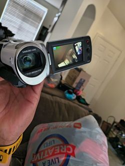 Samsung HMX-F90 HD Camcorder White