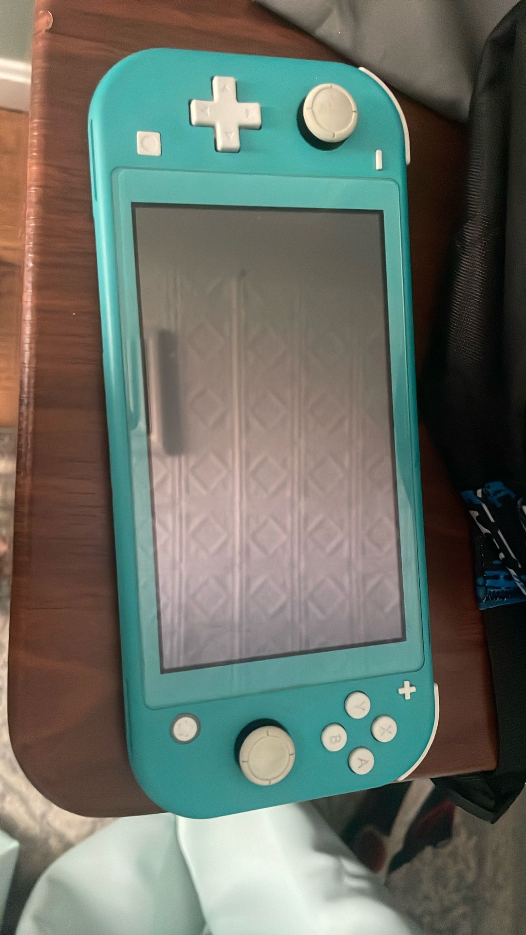 It works. It comes with screen, protector, and case.
