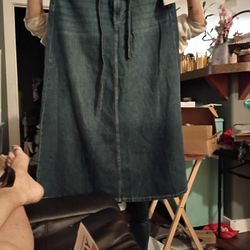 Women's Denim Long Skirt With Slit In The Back