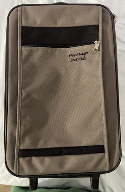 Rome Essentials Rolling Suitcase