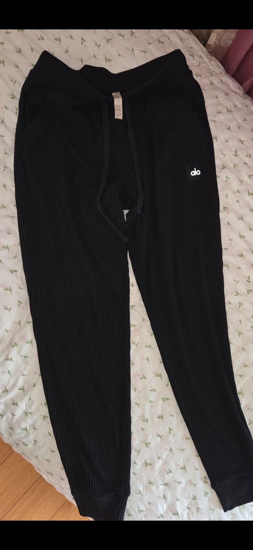 Alo yoga pants and hoodie size small
