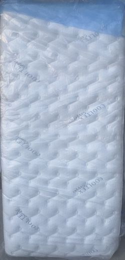 Cooltex 14” Twin Xl Mattress And Box Spring