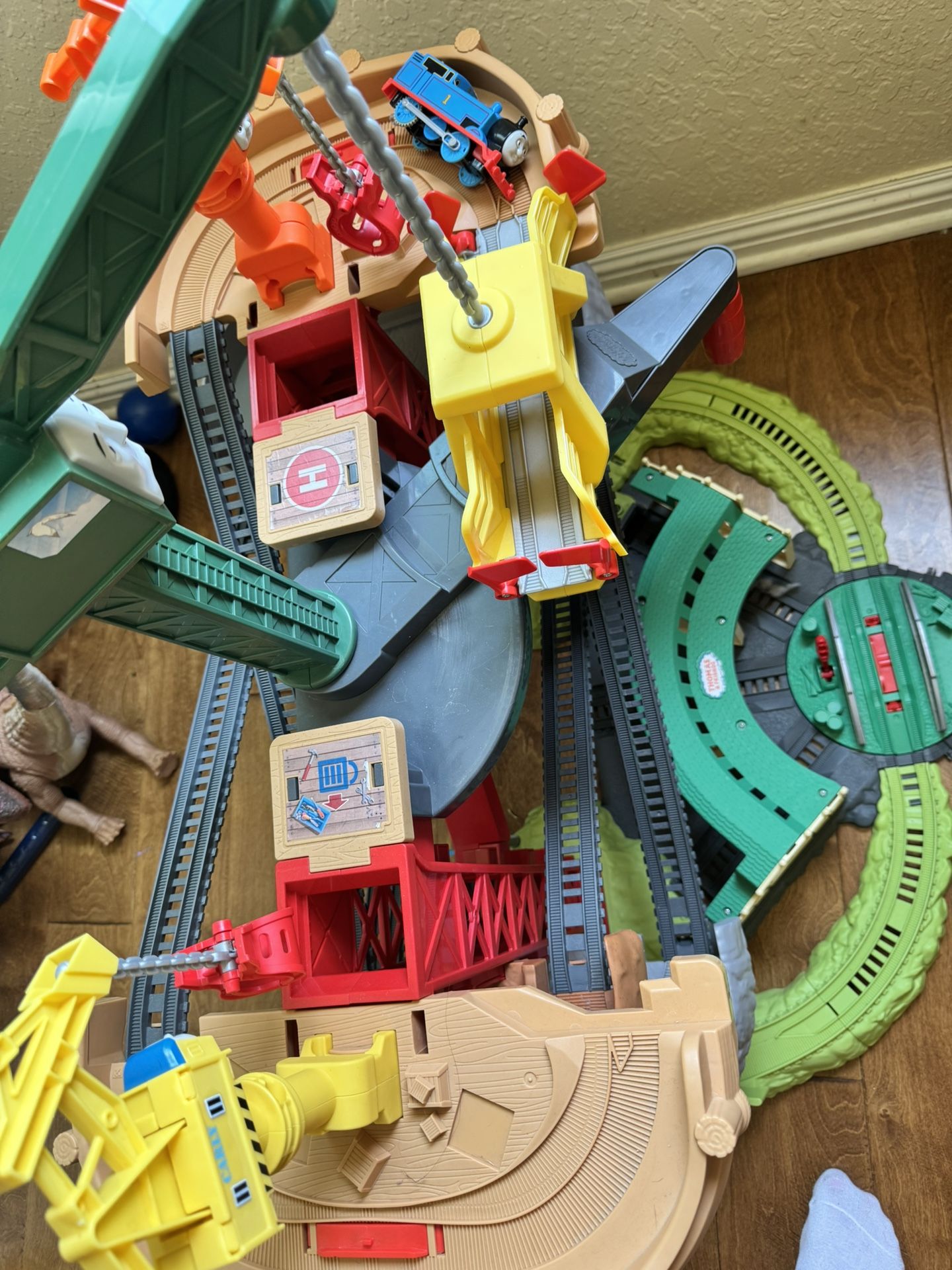 Thomas and Friends Trains and Cranes Playset