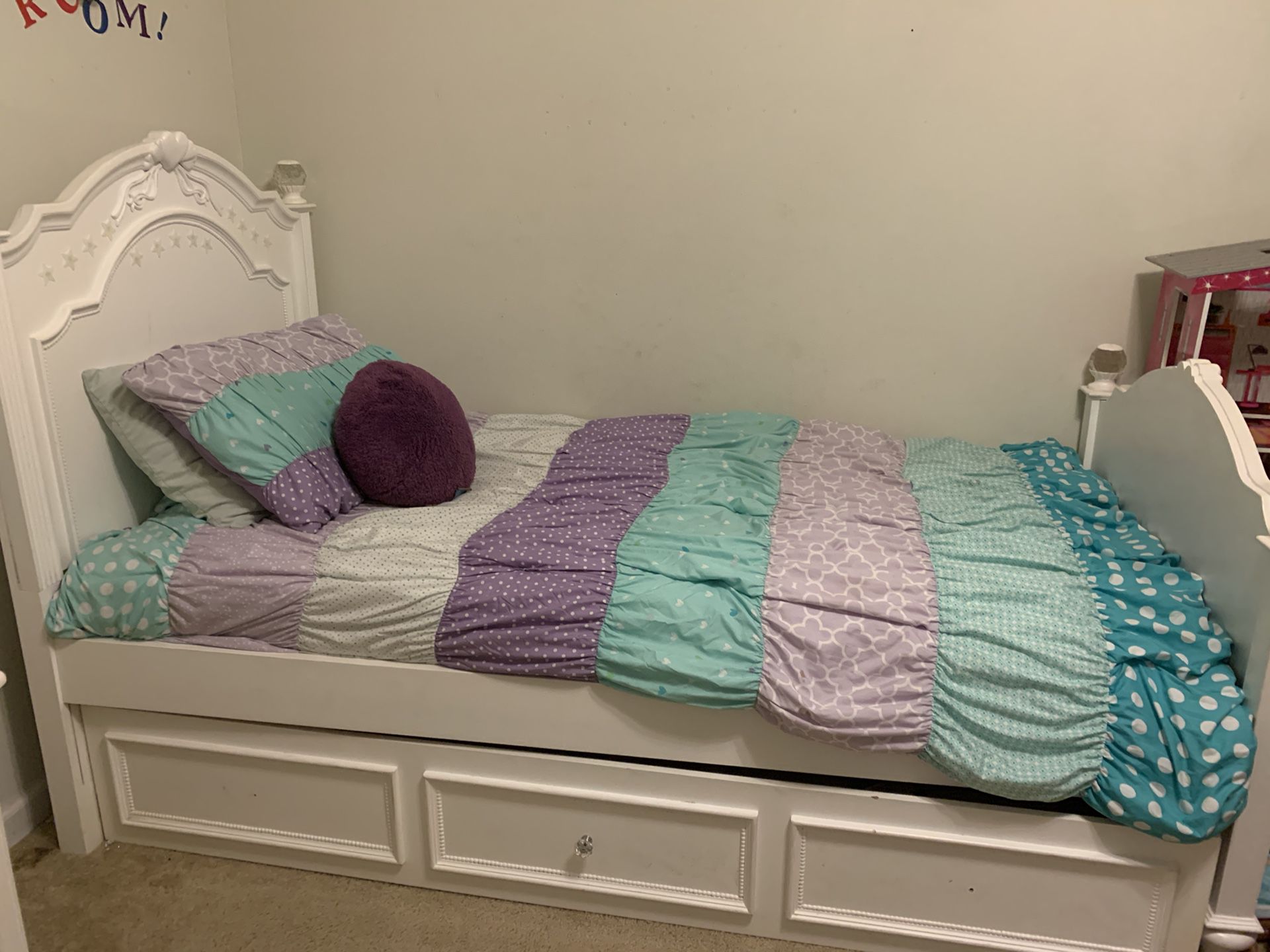 Twin princess bed with under bed slide
