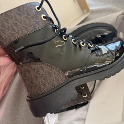 Michael kors boots 9women