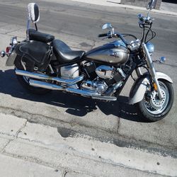 2002 Yamaha  v star 1100