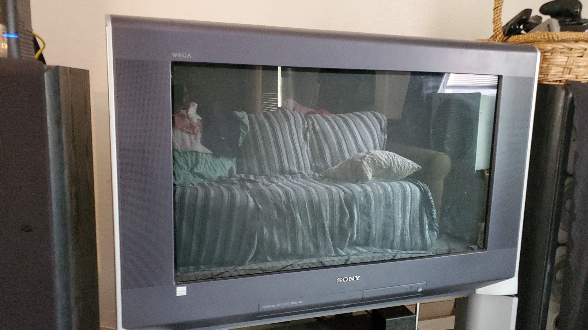 Sony Trinitron kd-34xbr970 CRT Television