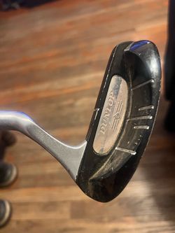 Dunlop perfect line putter with brand new jumbo grip.