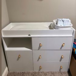 Baby Dresser With Silicone Changing Pad