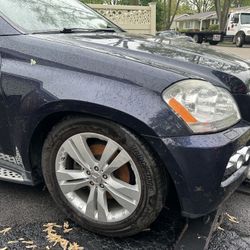 Part Out 2011 Mercedes GL 450