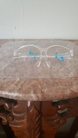 NEW Plastic with Glasses Face Shield for face protection. Highly affitiant when wearing glasses doesn't fog up.Very light and comfortable.