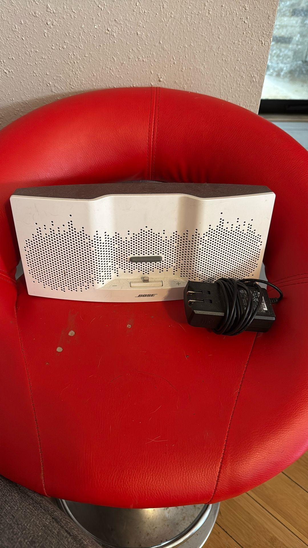 Bose SoundDock XT Speaker White & Gray Lightning Port Working and Loud!