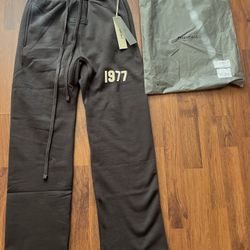 1977 Fear of God Essentials brown sweatpants 